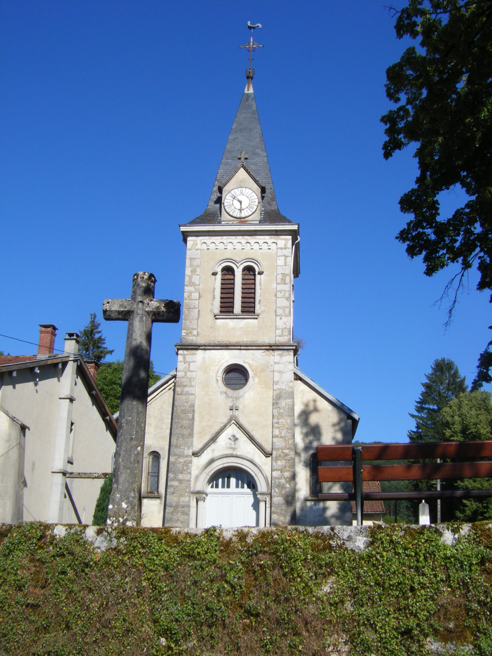 Église St Clair Villechantria en 2008 (Tilleul)